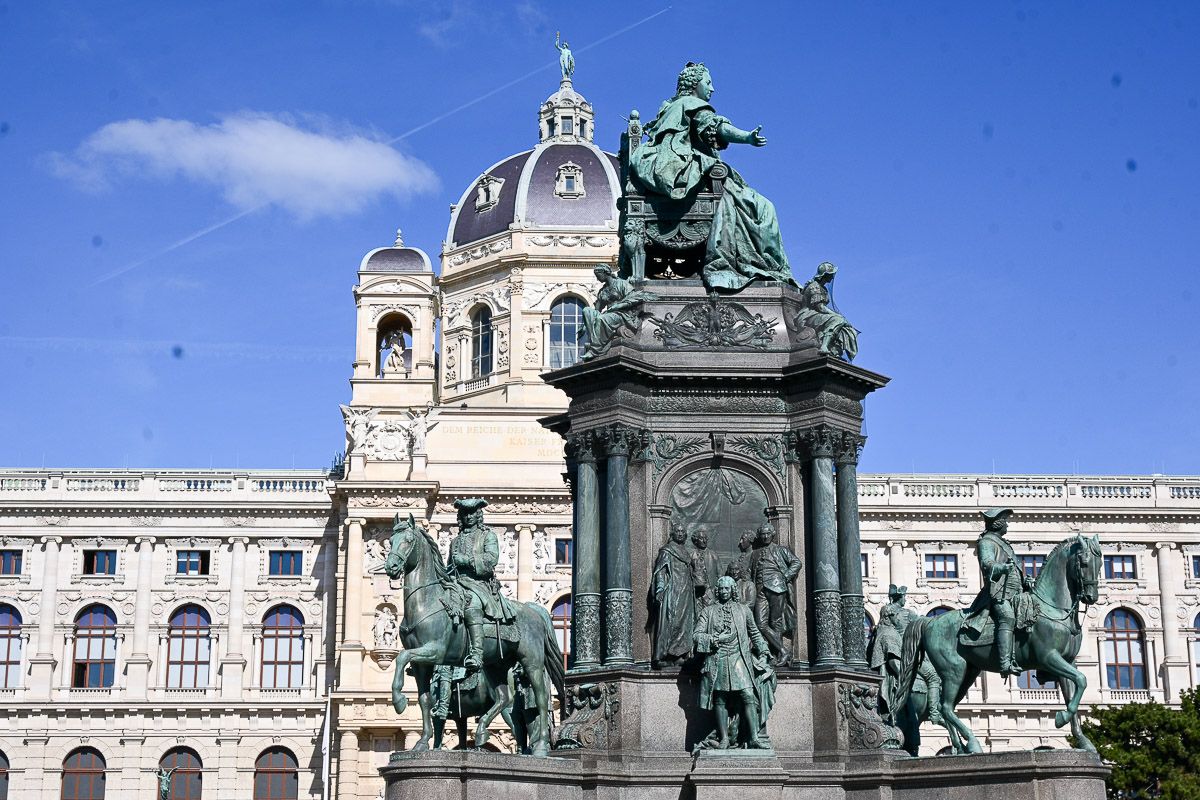 Denkmal von Maria Theresia vor dem Naturhistorischen Museum