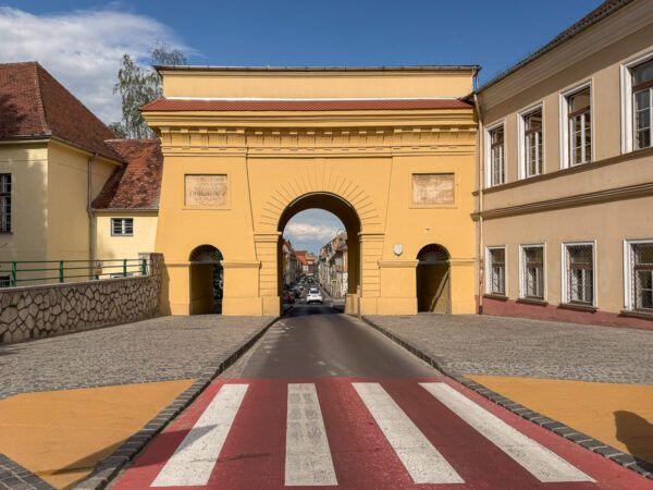 Stadttor in Gelb