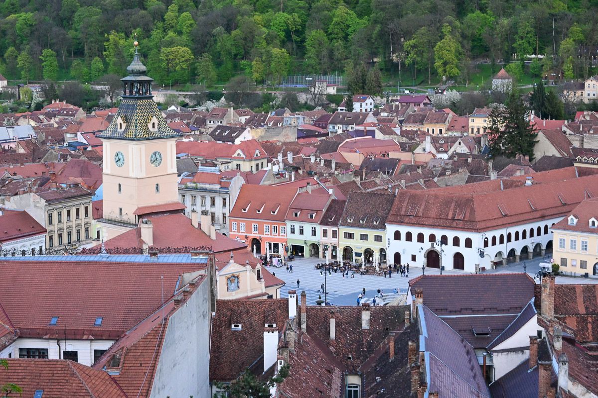 Blick auf den Rathausplatz von Brasov