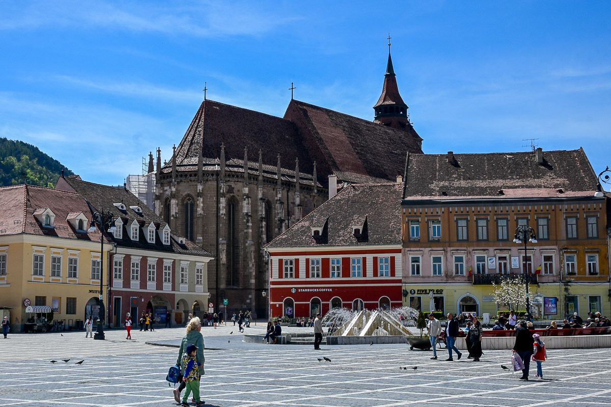Blick vom Rathausplatz auf die Schwarze Kirche