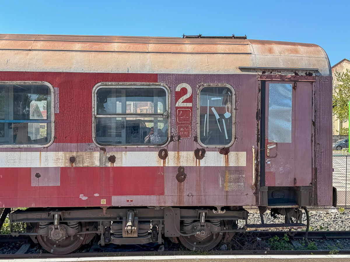 Verrosteter Zug auf dem Abstellgleis
