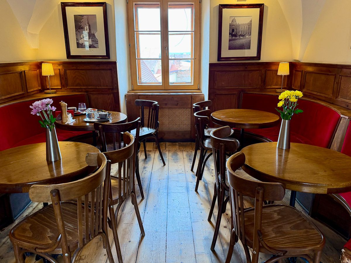 Innenraum des Café Wien