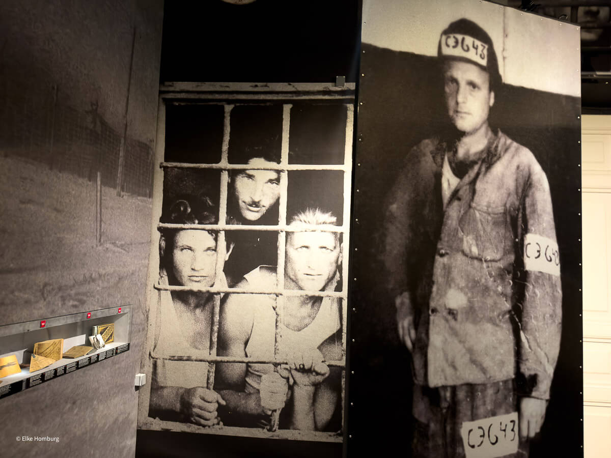 Bild mit Gefangenen in der Ausstellung 