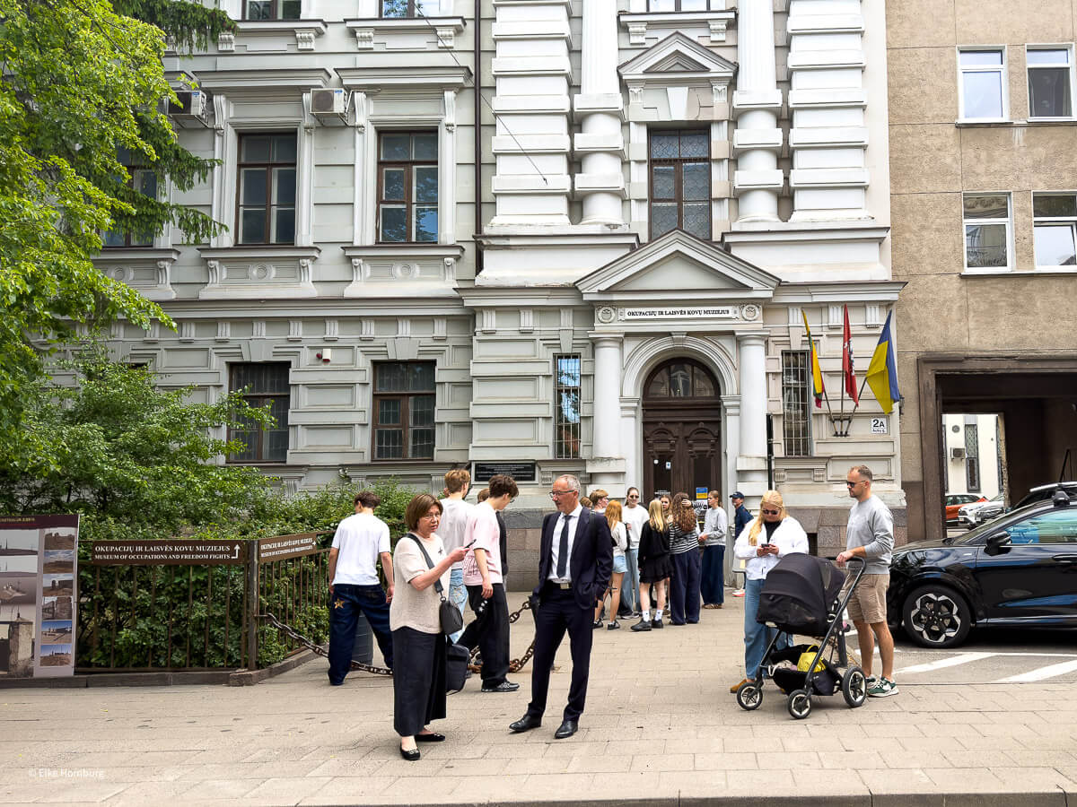 Warteschlange vor Museum