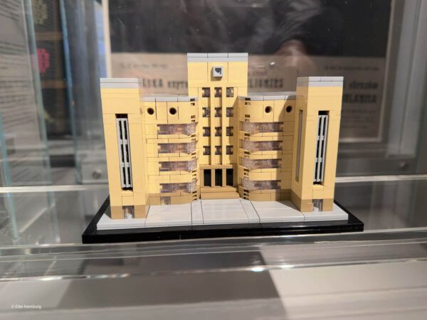 Modell des Hauptpostamtes im modernistischen Stil in Kaunas