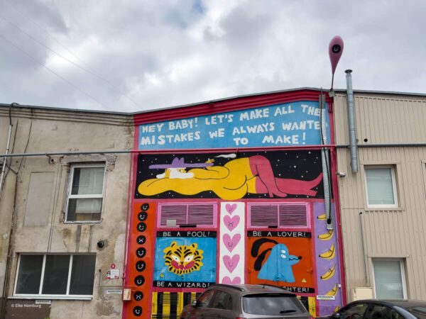 Farbenfrohes Pop-Art-Mural