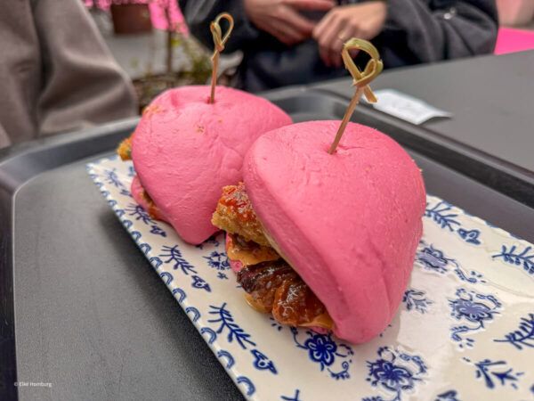 Pinkfarbene Bao Buns