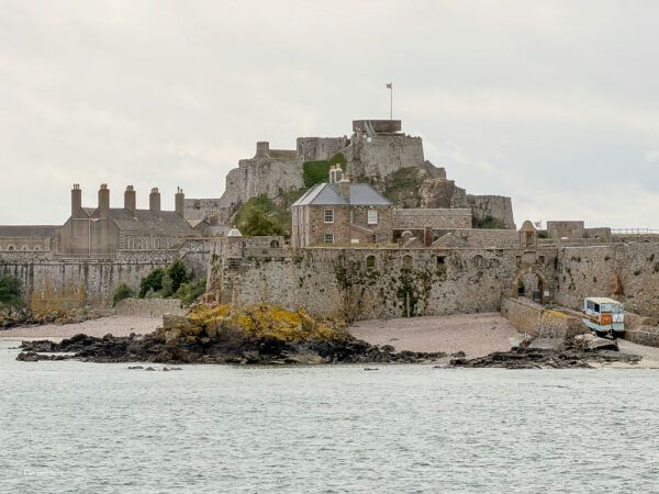 Burg im Meer