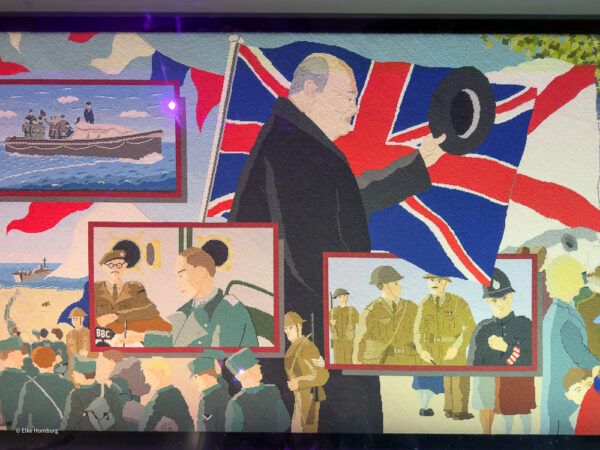 Liberty Tapestry zeigt Winston Churchill vor dem Union Jack