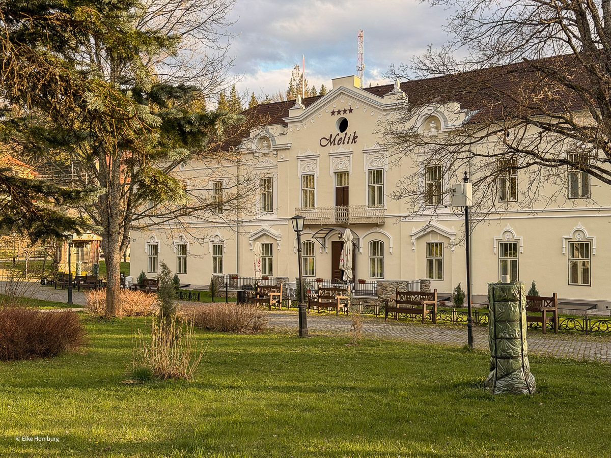 Faszinierende Bilderbibeln: Klöster in der Bukowina 6 Restauriertes Hotel aus dem frühen 20. Jahrhundert