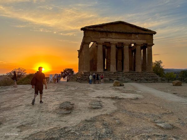 Sehenswürdigkeiten Sizilien: Meine Top 16 auf der Sonneninsel im Mittelmeer 43 Griechischer Tempel im bei Sonnenuntergang