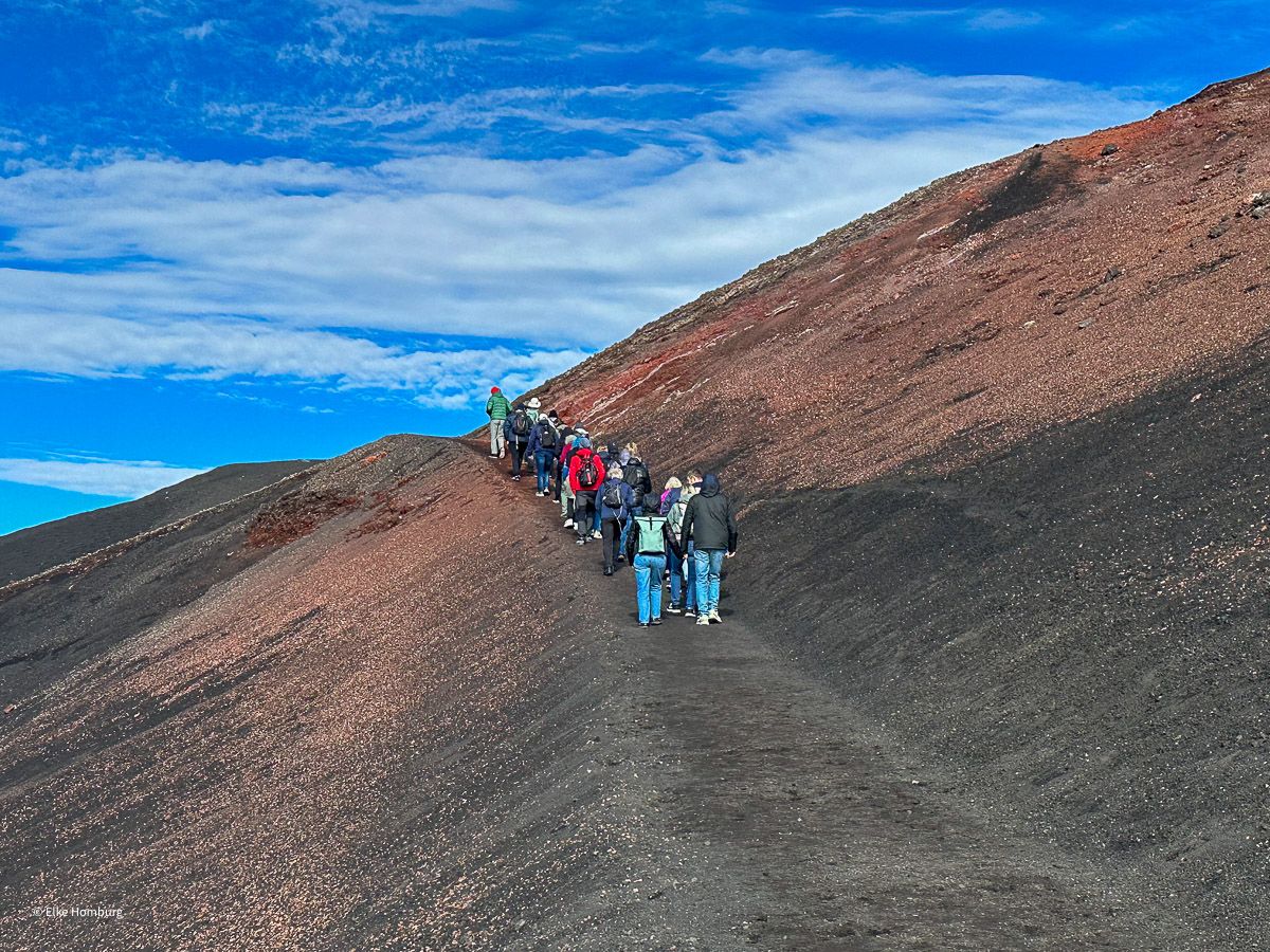 Vulkantour zum Ätna: Wanderung einer kleinen Gruppe durch die Lava ab Bergstation
