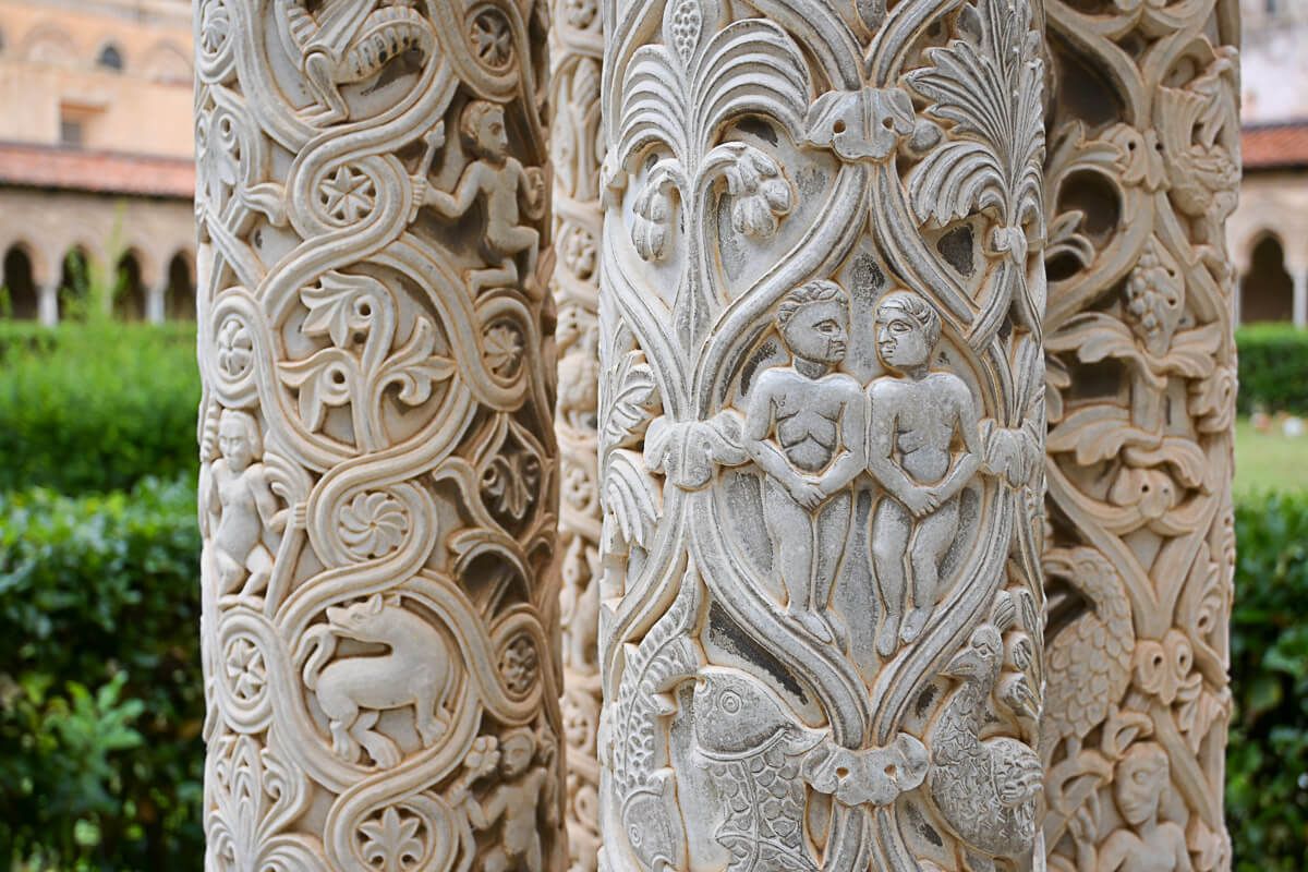 Sehenswürdigkeiten Sizilien: Meine Top 16 auf der Sonneninsel im Mittelmeer 17 Reliefs, die Säulen schmücken