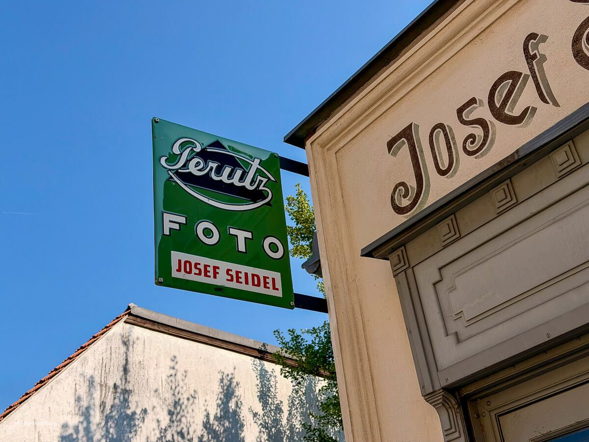 Historisches Schild des Fotoateliers Seidel