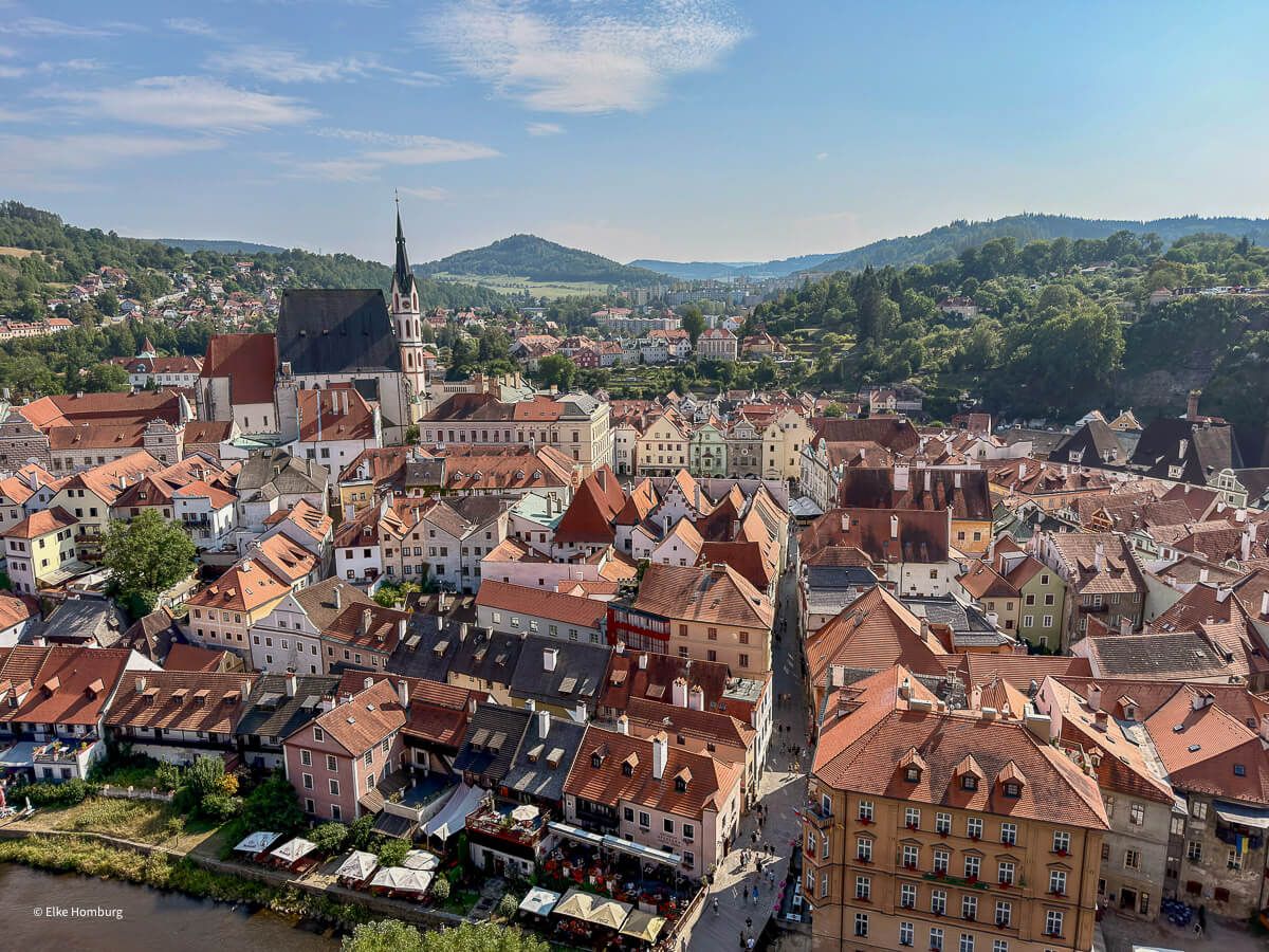 Blick vom Turm Blick auf die Stadt mit dem Turm der Veitskirche 