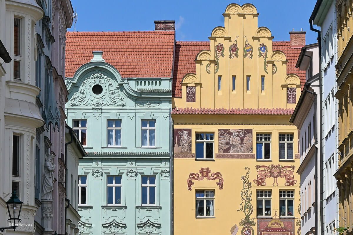 Viel mehr als eine Bierstadt: ein Wochenende in Pilsen 13 Zwei bunte Jugendstilhäuser