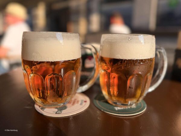 Viel mehr als eine Bierstadt: ein Wochenende in Pilsen 10 Wochenende in Pilsen: zwei gut gefüllte Biergläser