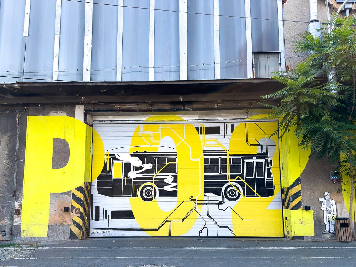 Viel mehr als eine Bierstadt: ein Wochenende in Pilsen 67 Mural, das einen Bus zeigt