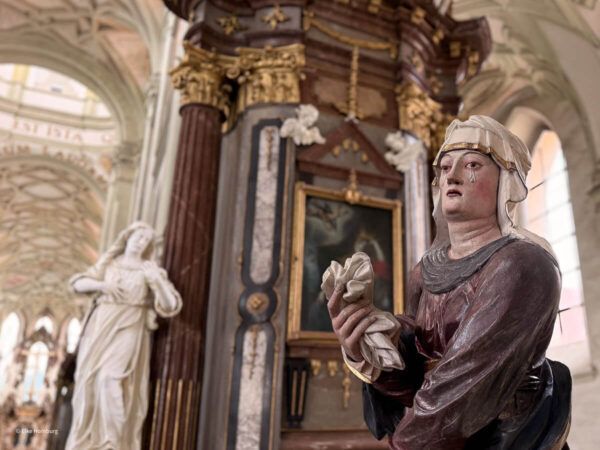 Viel mehr als eine Bierstadt: ein Wochenende in Pilsen 72 Weinende Marienstatue